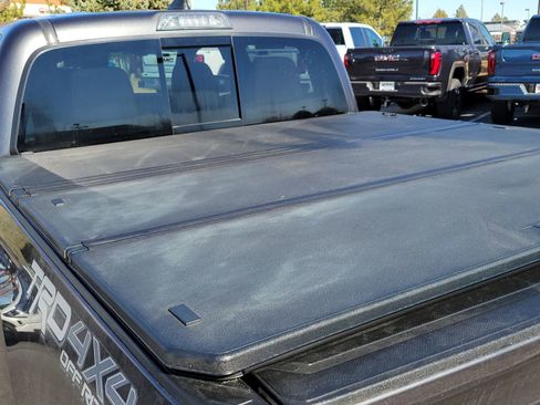 Used 2018 Toyota Tacoma TRD Off-Road w/ Technology Package image 15