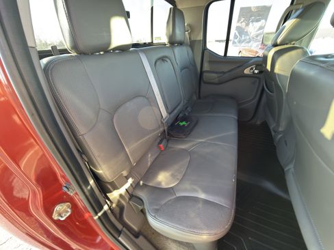 Used 2018 Nissan Frontier SL image 12