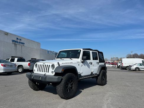 Used 2015 Jeep Wrangler Unlimited Rubicon w/ Connectivity Group image 30