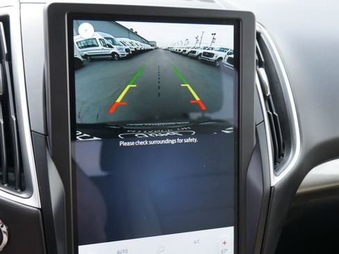 Used 2024 Ford Edge SE image 3