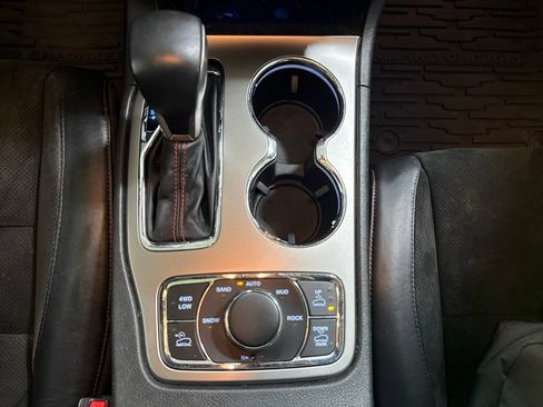 Used 2017 Jeep Grand Cherokee Trailhawk w/ Trailhawk Luxury Group AWD/4WD image 28