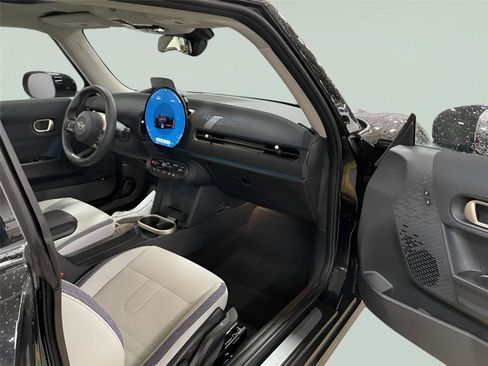 Used 2025 MINI Cooper 2-Door Hardtop image 12