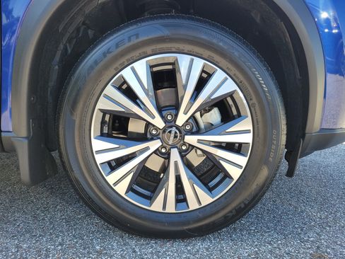 Certified 2022 Nissan Rogue SV FWD image 10