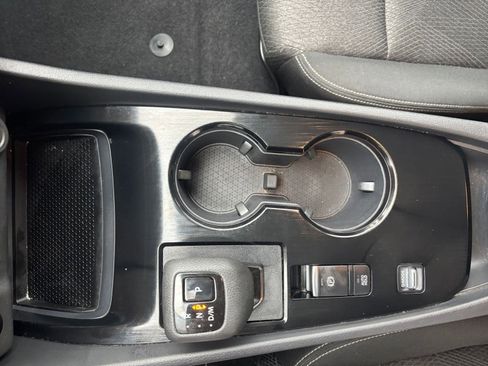 Used 2025 Nissan Rogue SV image 43