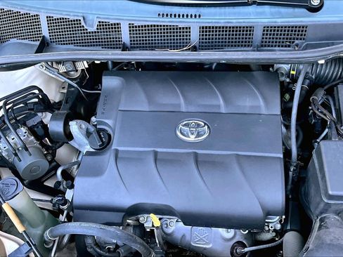 Used 2013 Toyota Sienna XLE FWD image 33