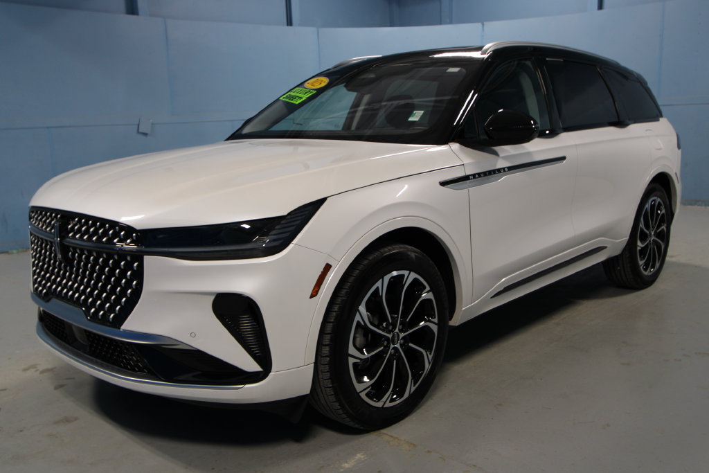 Used 2025 Lincoln Nautilus Reserve AWD/4WD image 36