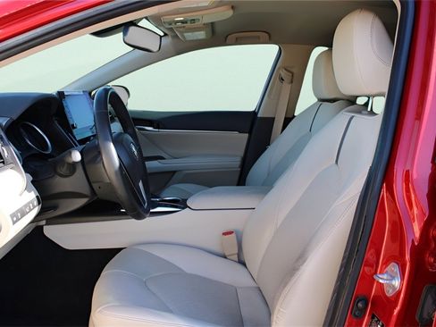 Used 2024 Toyota Camry XLE image 11