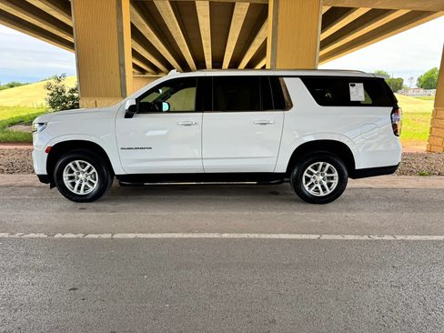 Used 2023 Chevrolet Suburban LS RWD image 6