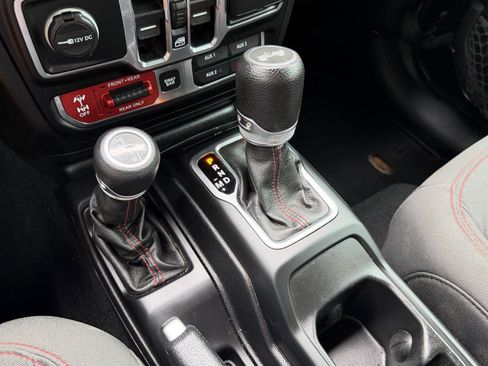 Used 2020 Jeep Wrangler Unlimited Rubicon AWD/4WD image 25