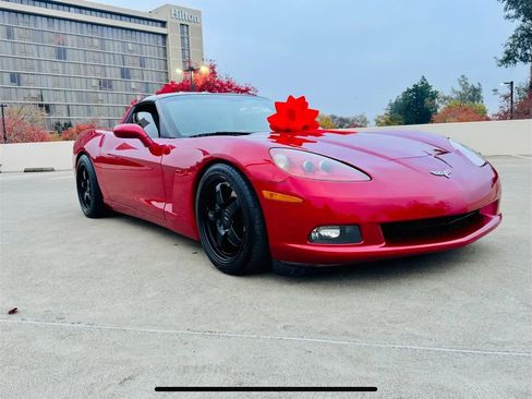 Used 2005 Chevrolet Corvette Coupe w/ Preferred Equipment Group RWD image 2