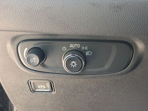 Used 2024 GMC Terrain SLE FWD image 16