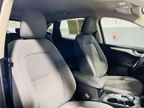 Used 2020 Ford Escape SE image 34