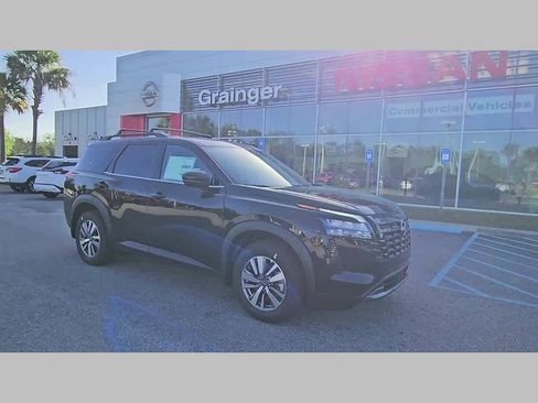 New 2026 Nissan Pathfinder SL FWD image 16