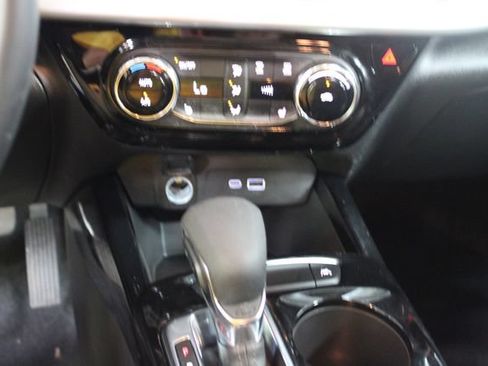 Used 2025 Chevrolet Trax LT w/ Driver Confidence Package FWD image 20