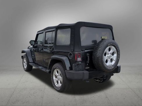 Used 2017 Jeep Wrangler Unlimited Sahara w/ Connectivity Group image 4
