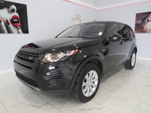 Used 2018 Land Rover Discovery Sport SE image 7