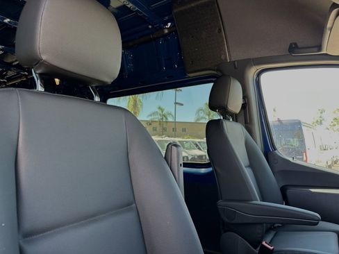 Used 2024 Mercedes-Benz Sprinter 2500 image 18