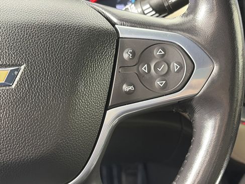 Used 2022 Chevrolet Traverse LT image 18