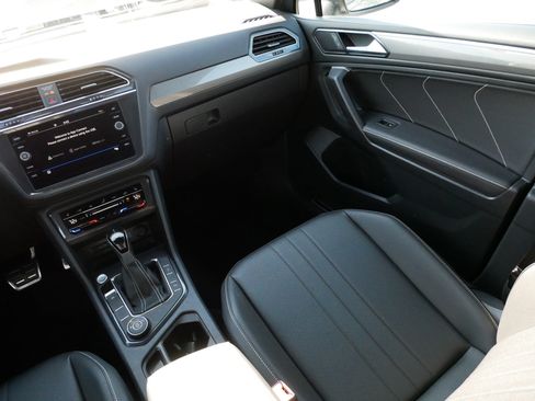 Certified 2023 Volkswagen Tiguan SE R-Line AWD/4WD image 11