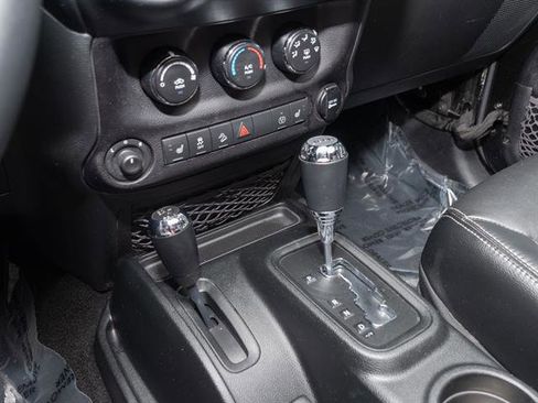 Used 2018 Jeep Wrangler Unlimited Rubicon w/ Cold Weather Group image 13