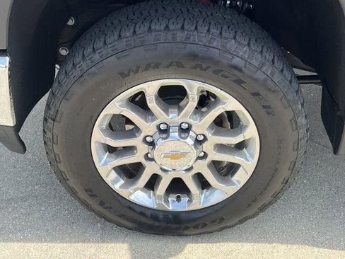Used 2025 Chevrolet Silverado 2500 LTZ w/ LTZ Plus Package AWD/4WD image 13