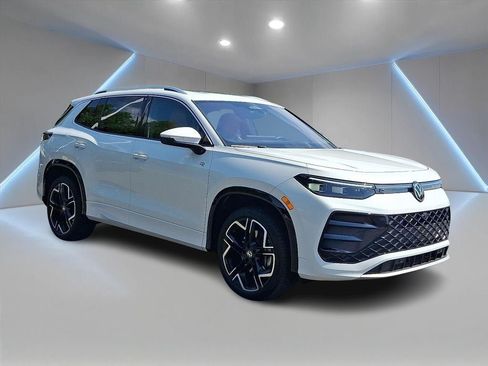 Certified 2025 Volkswagen Tiguan SEL R-Line AWD/4WD image 3