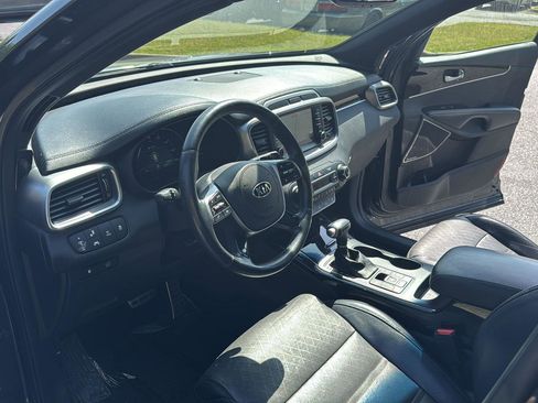 Used 2019 Kia Sorento SX image 19
