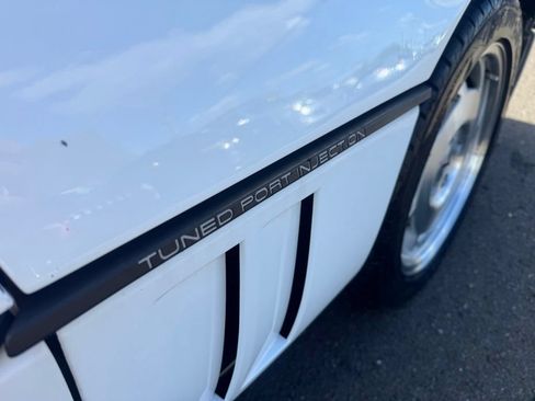 Used 1990 Chevrolet Corvette Convertible RWD image 14