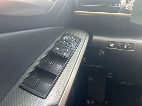 Used 2017 Lexus IS 200t image 4