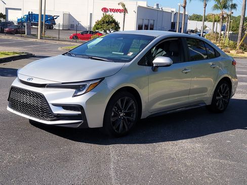 Used 2026 Toyota Corolla SE image 3