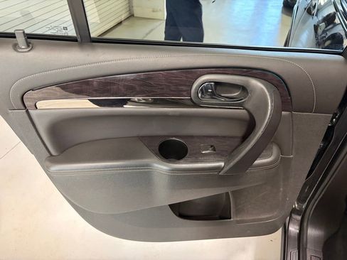 Used 2017 Buick Enclave Leather FWD image 16