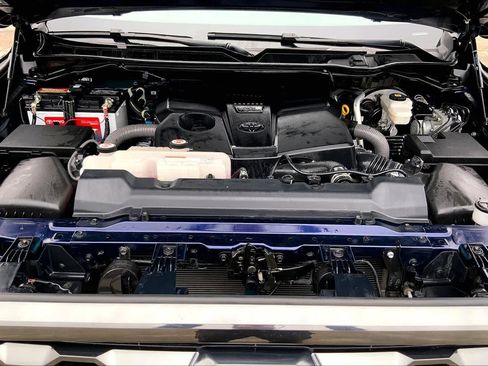 Used 2022 Toyota Tundra Platinum image 31