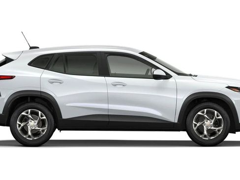 New 2026 Chevrolet Trax LS w/ LS Convenience Package FWD image 17