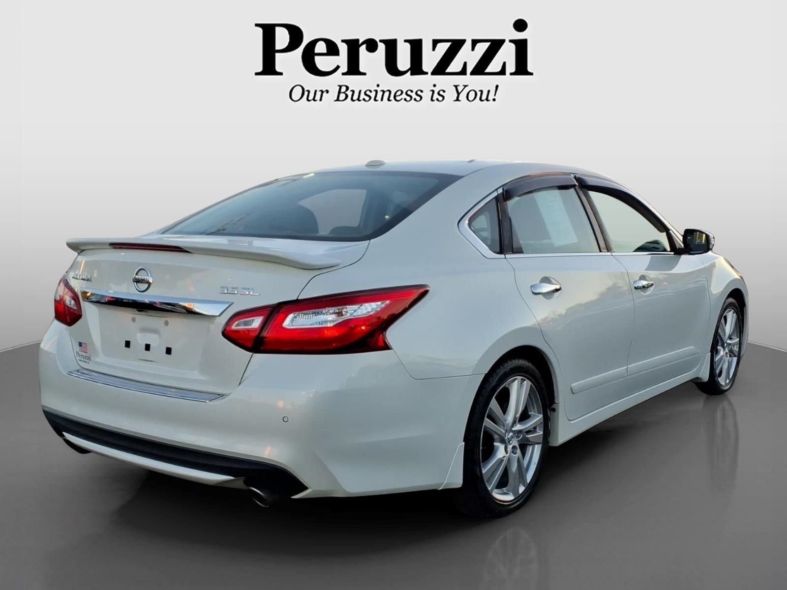 Used 2016 Nissan Altima 3.5 SL w/ 3.5 Technology Package FWD image 2