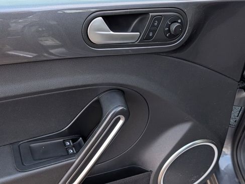 Used 2014 Volkswagen Beetle 1.8T image 19