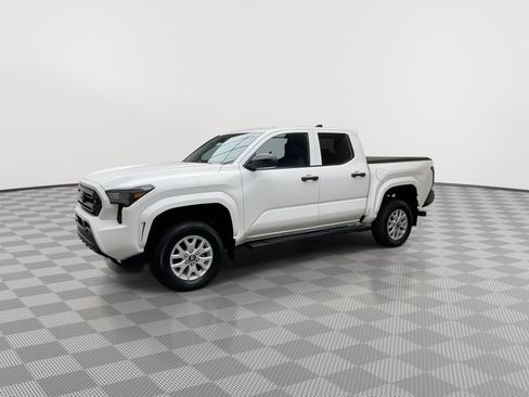 Used 2024 Toyota Tacoma SR RWD image 31