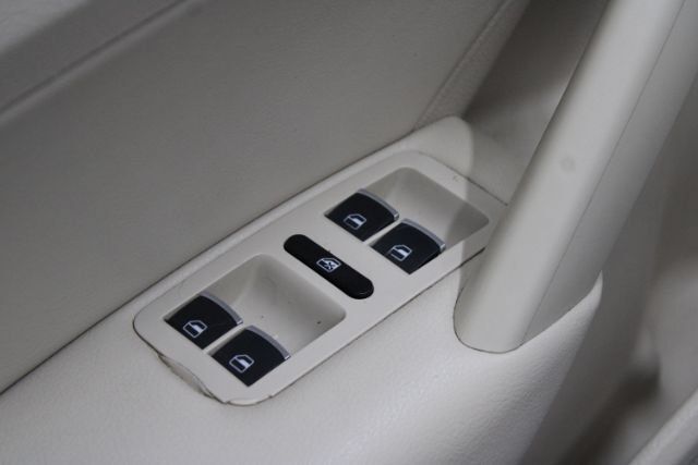 Used 2014 Volkswagen Passat TDI SEL Premium FWD image 9