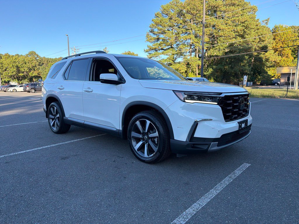 Used 2024 Honda Pilot Touring image 4