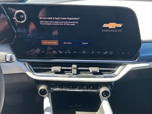 New 2026 Chevrolet Equinox EV LT image 17