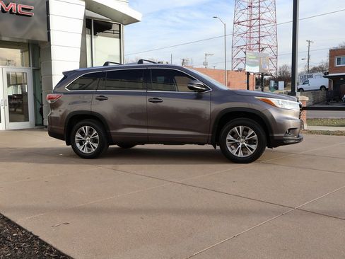 Used 2015 Toyota Highlander XLE image 9