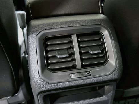 Used 2022 Volkswagen Tiguan SE AWD/4WD image 25