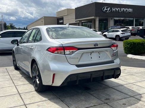 Used 2024 Toyota Corolla SE w/ SE Package FWD image 6