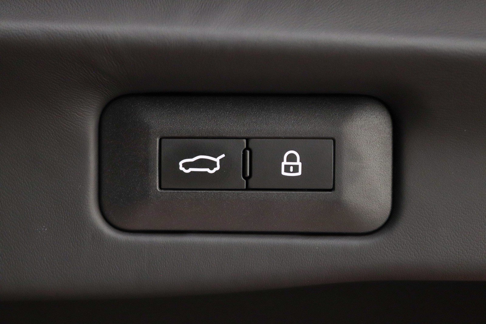 Used 2024 Ferrari Purosangue AWD/4WD image 35