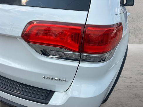Used 2018 Jeep Grand Cherokee Laredo AWD/4WD image 22