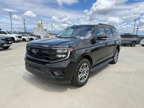 Used 2025 Ford Expedition Active AWD/4WD image 1
