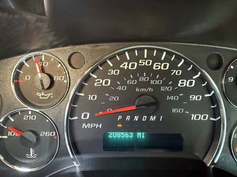 Used 2017 Chevrolet Express 3500 RWD image 23