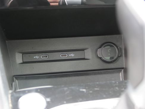 Used 2023 Volkswagen Taos SE w/ Panoramic Sunroof Package AWD/4WD image 21