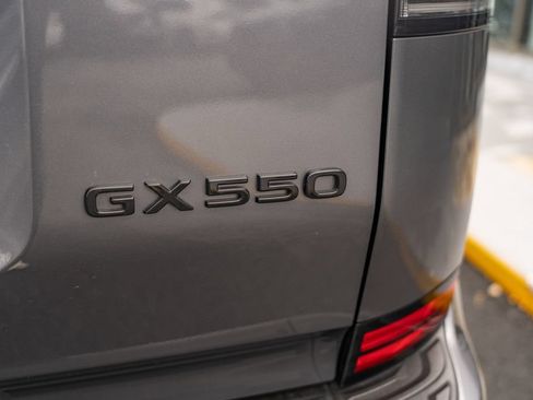 Used 2025 Lexus GX 550 w/ Accessory Package (2T) AWD/4WD image 5