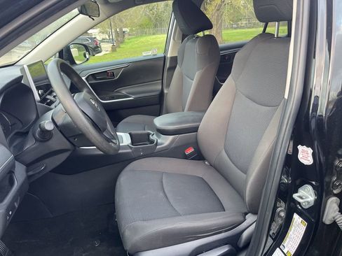 Used 2024 Toyota RAV4 LE image 7