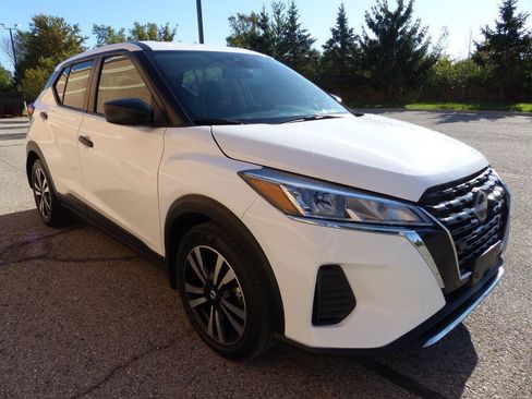 Used 2023 Nissan Kicks S FWD image 12